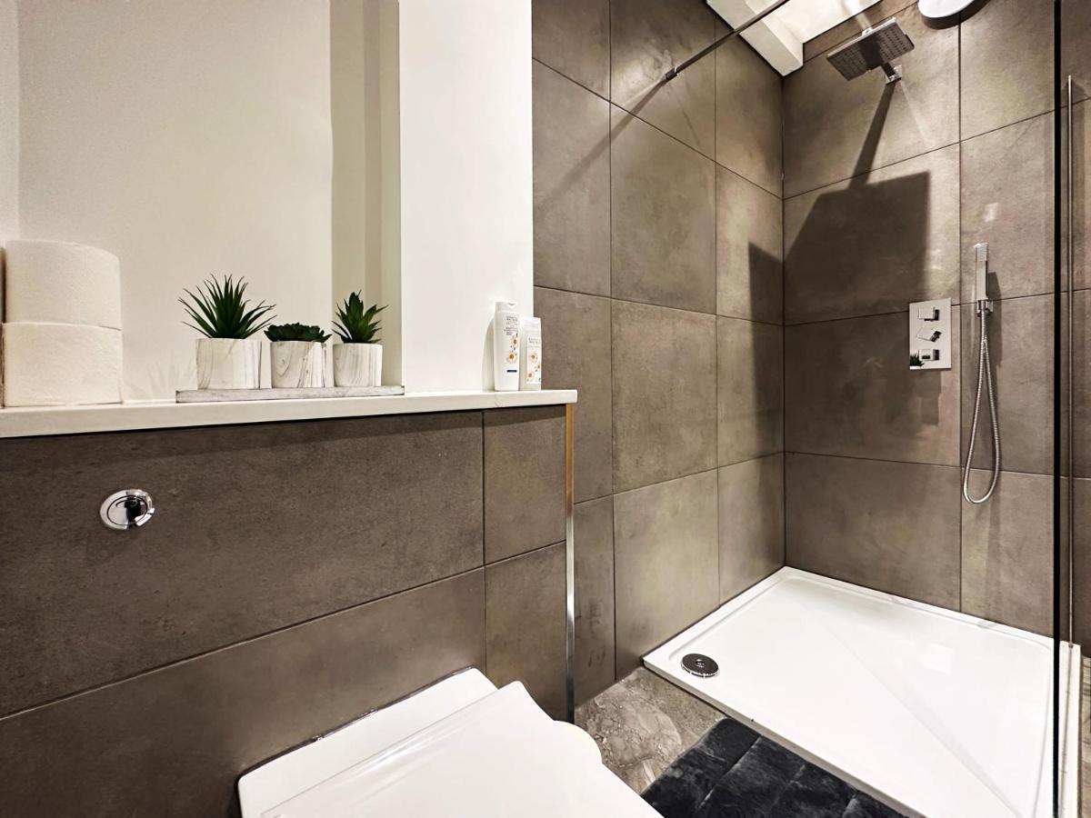 Liam Place Near Hyde Park - 1 Double Bed, 1 Sofa Bed, Spacious Apartment, Private Entrance 런던 외부 사진