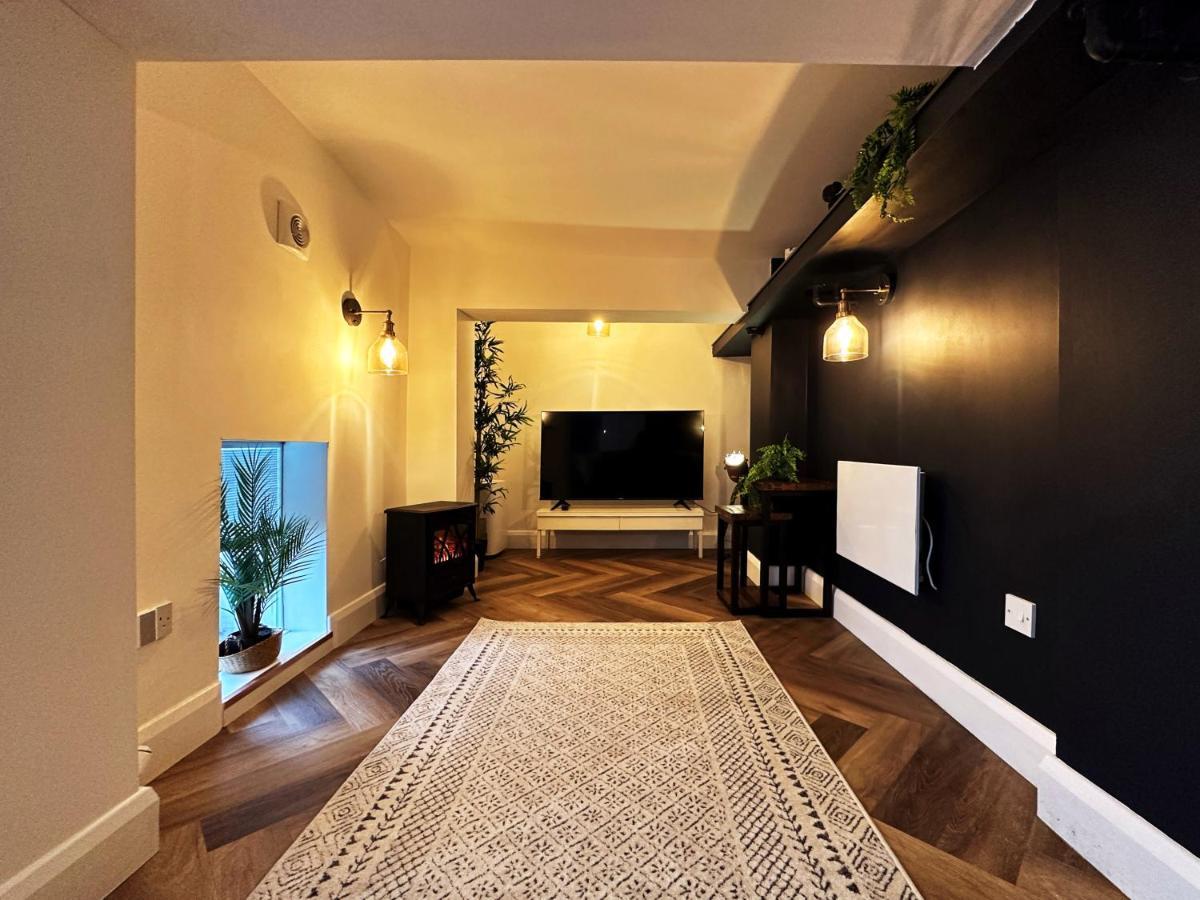 Liam Place Near Hyde Park - 1 Double Bed, 1 Sofa Bed, Spacious Apartment, Private Entrance 런던 외부 사진